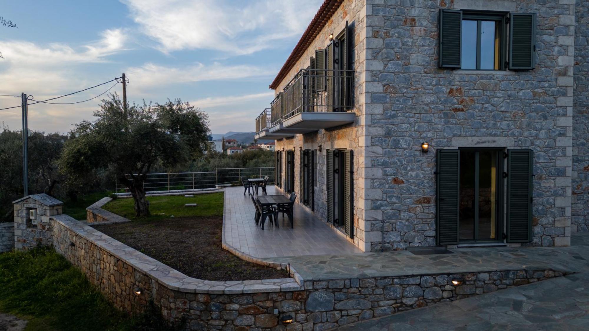 Villa Torri Di Pietra à Stoúpa Extérieur photo
