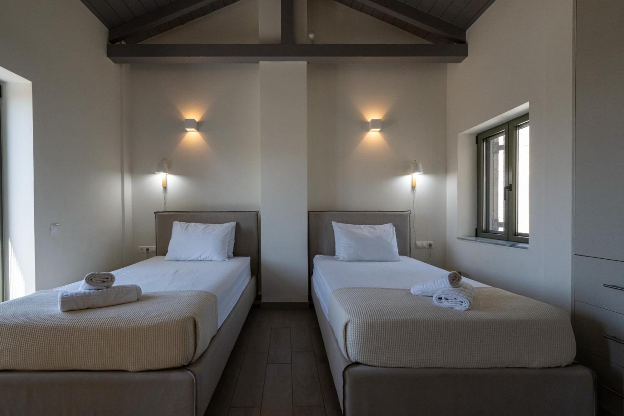 Villa Torri Di Pietra à Stoúpa Chambre photo
